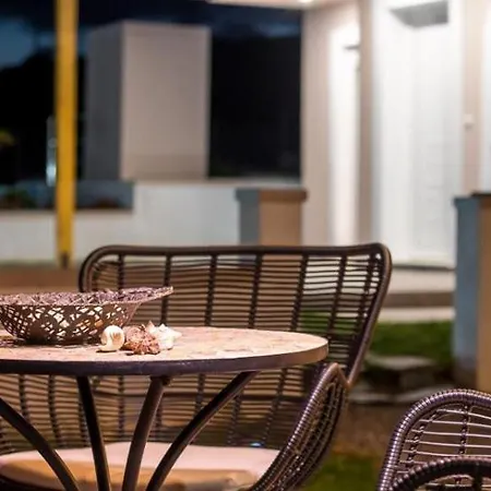 Regina Villas *