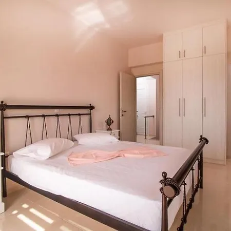Regina Villas * Lakhania